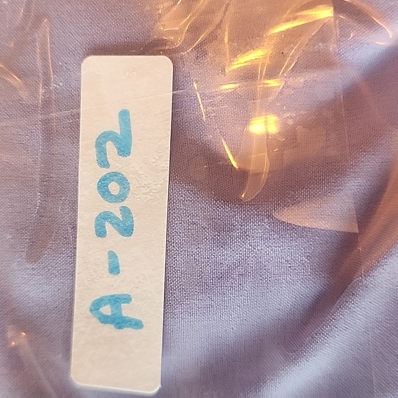 Athleta periwinkle Zephyr v-neck stretch short sleeve curved hem top S - Picture 13 of 13